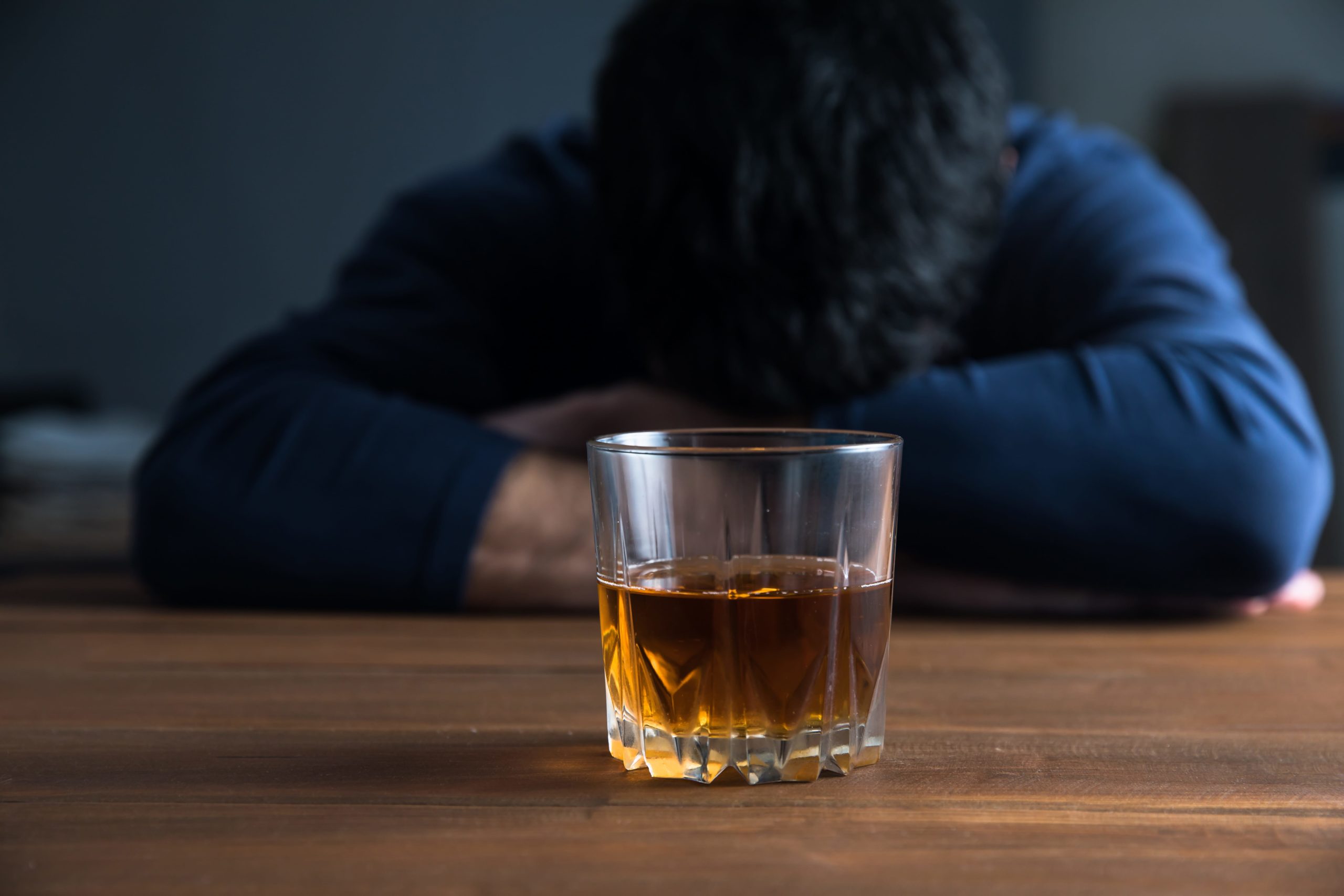 Алкогольная детоксикация. Отравление алкоголем. Depression and alcoholism. Много алкоголя.